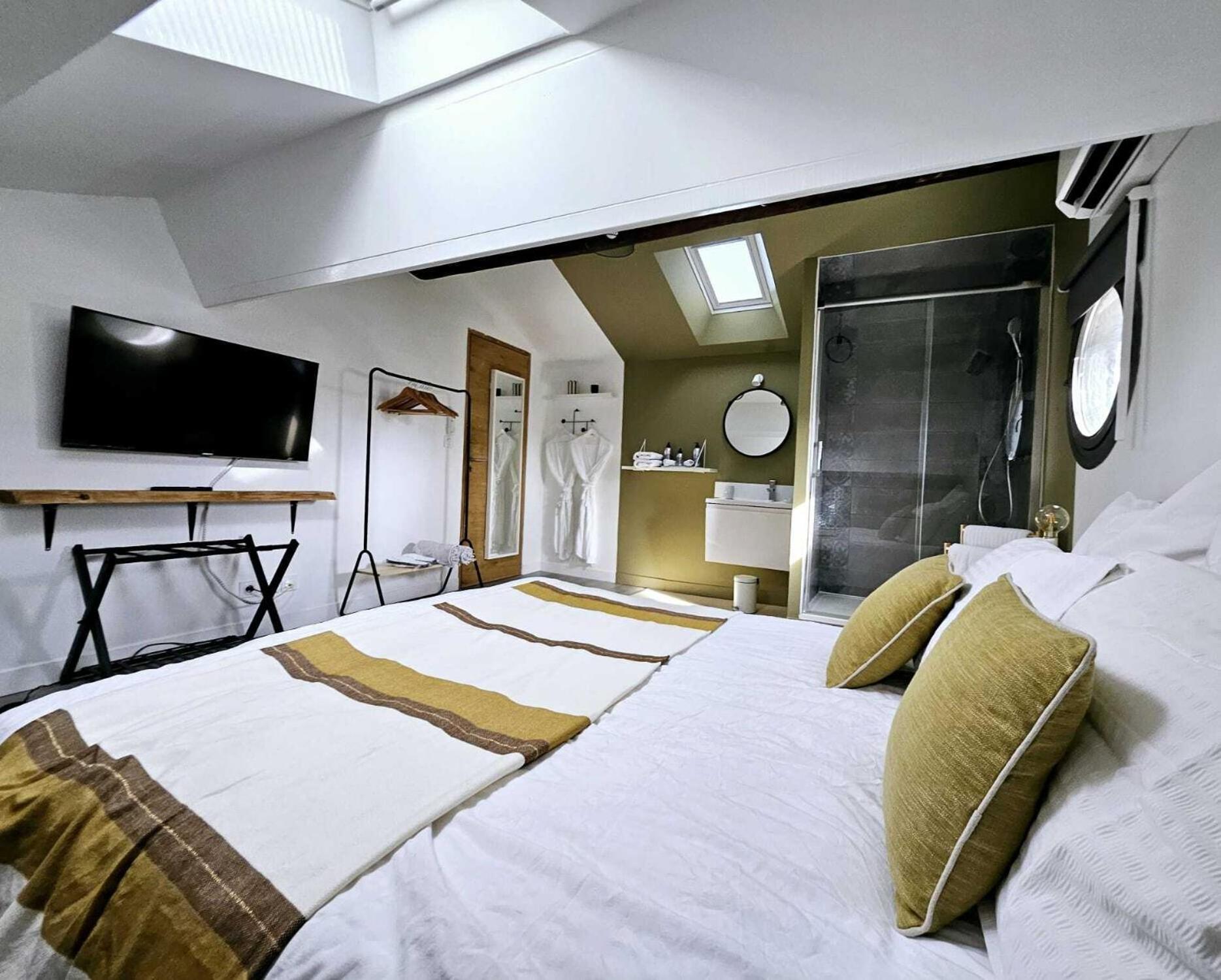 La Maison Grivolas Appartements Et Maison D'Hotes Avignon Ruang foto