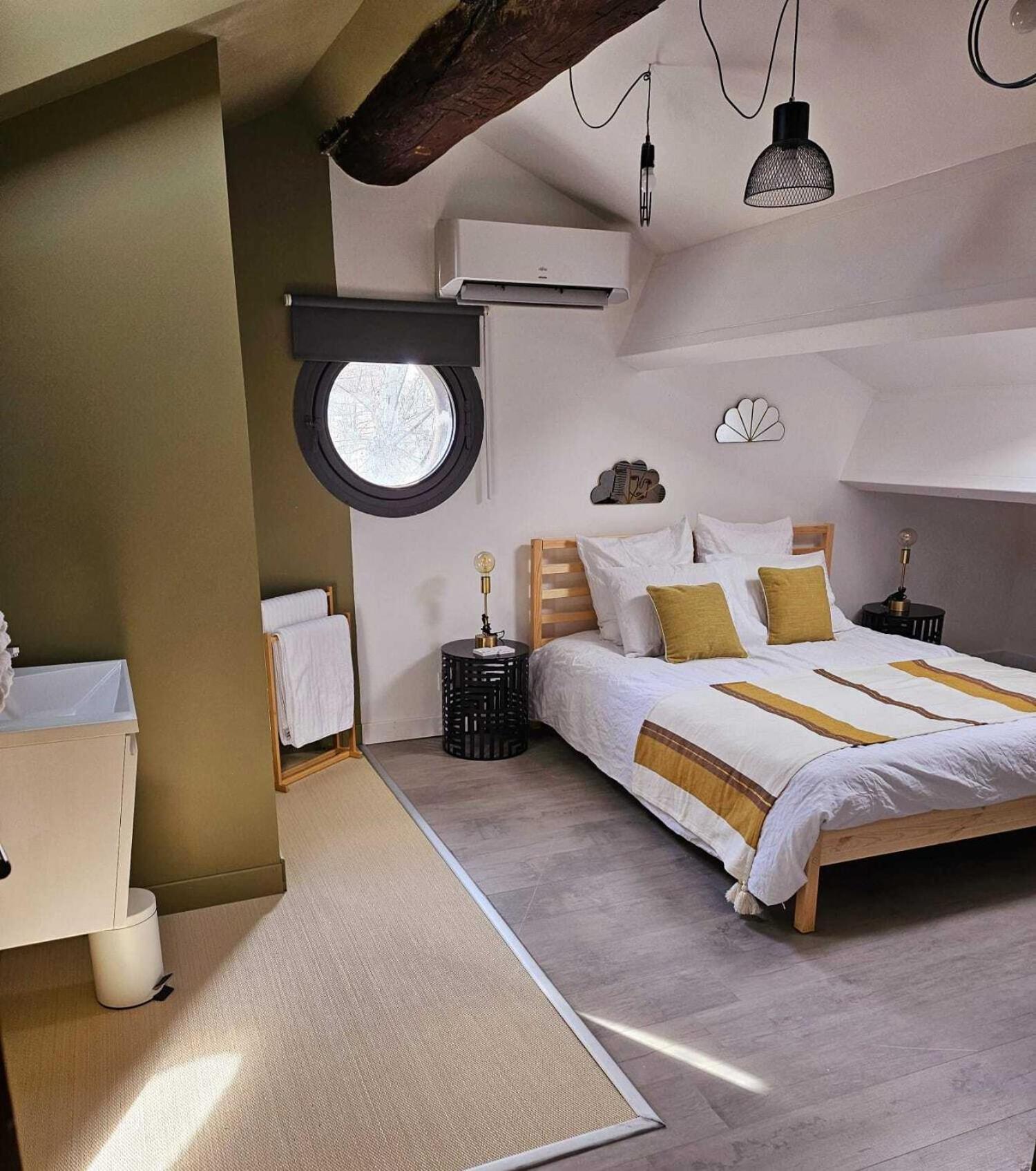 La Maison Grivolas Appartements Et Maison D'Hotes Avignon Ruang foto