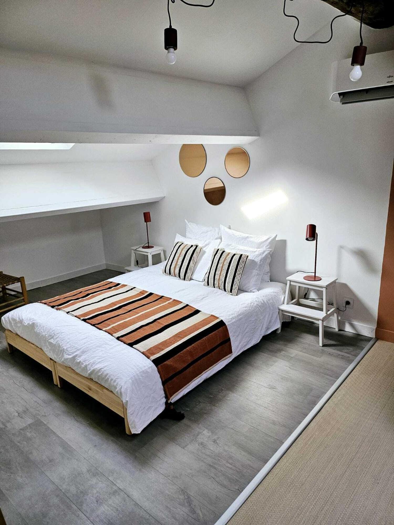 La Maison Grivolas Appartements Et Maison D'Hotes Avignon Ruang foto